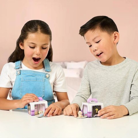 Zestaw Little Live Pets - Families display 8 sztuk