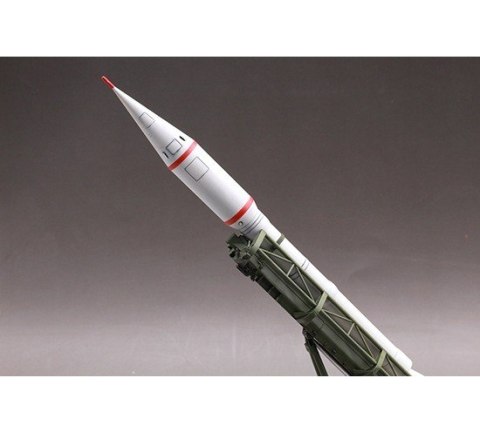 Model plastikowy Wyrzutnia 2P16 z pociskiem 2k6 Luna Model plastikowy Wyrzutnia 2P16 z pociskiem 2k6 Luna
