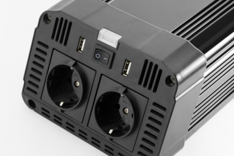 TE16 Przetwornica (falownik) o mocy ciągłej 1.200W (2x VAC 230V / 2x USB) TE16 Przetwornica (falownik) o mocy ciągłej 1.200W (2x VAC 230V / 2x USB)