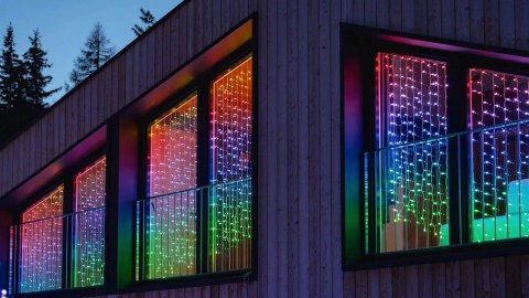 Inteligentna kurtyna Curtain 210 LED RGB+W 1,5/2,1m, przezroczysty przewód Inteligentna kurtyna Curtain 210 LED RGB+W 1,5/2,1m, przezroczysty przewód