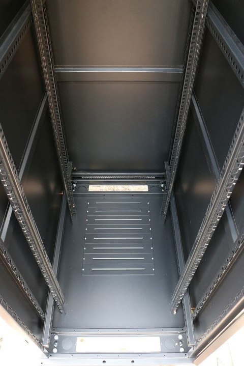 Szafa rack 42U 800x1000mm czarna stojąca Szafa rack 42U 800x1000mm czarna stojąca