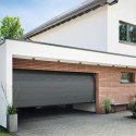 Brama garażowa segmentowa Renomatic/Hormann z napędem Supramatic E i szyną FS10-K - przetłoczenia M Decocolor. Wymiar 5000x2125m