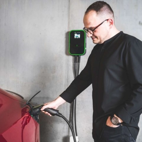 Ładowarka Wallbox EV PowerBox 22kW z kablem Type 2 do ładowania samochodów elektrycznych i hybryd Plug-In Ładowarka Wallbox EV PowerBox 22kW z kablem Type 2 do ładowania samochodów elektrycznych i hybryd Plug-In