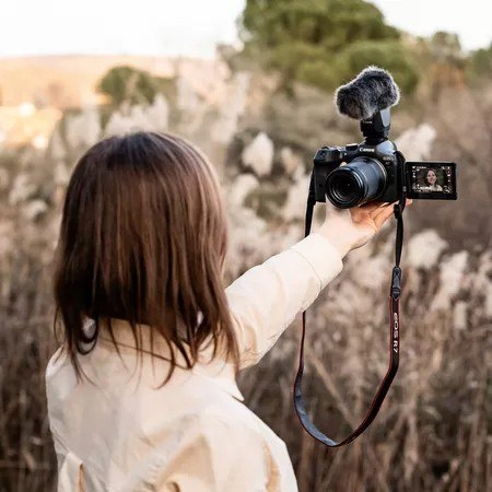 Aparat bezlusterkowy EOS R7 + RF-S 18-150mm 5137C010