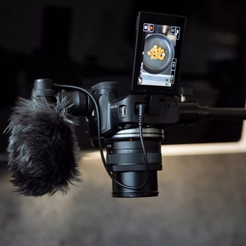 Aparat bezlusterkowy EOS R50 czarny +RF-S 18-45 CREATOR KIT 5811C035 Aparat bezlusterkowy EOS R50 czarny +RF-S 18-45 CREATOR KIT 5811C035