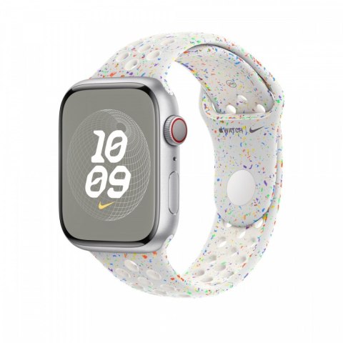 Pasek sportowy Nike w kolorze czystej platyny do koperty 45 mm - M/L Pasek sportowy Nike w kolorze czystej platyny do koperty 45 mm - M/L