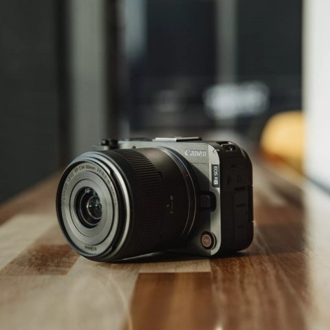 Aparat bezlusterkowy EOS R50V+ RF-S 14-30 F4-6.3 IS STM PZ CONTENT CREATOR 6895C028 Aparat bezlusterkowy EOS R50V+ RF-S 14-30 F4-6.3 IS STM PZ CONTENT CREATOR 6895C028