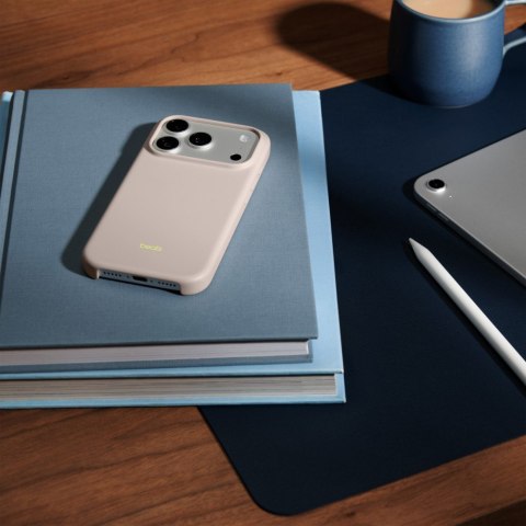 Etui Beats zgodne z MagSafe i panelem Sterowanie aparatem do iPhonea 17 Pro - boksytowy beżowy Etui Beats zgodne z MagSafe i panelem Sterowanie aparatem do iPhonea 17 Pro - boksytowy beżowy