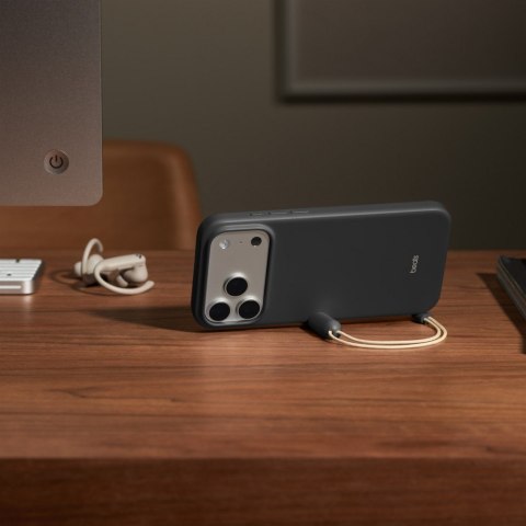 Etui z podpórką Beats Kickstand zgodne z MagSafe i panelem Sterowanie aparatem do iPhonea 17 Pro Max - szafirowy szary Etui z podpórką Beats Kickstand zgodne z MagSafe i panelem Sterowanie aparatem do iPhonea 17 Pro Max - szafirowy szary