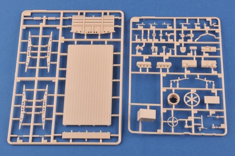 Model plastikowy ukraińska ciężarówka KrAZ-6322 "Żołnierz" Model plastikowy ukraińska ciężarówka KrAZ-6322 "Żołnierz"