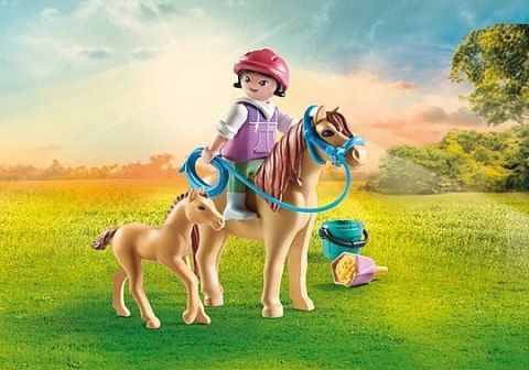 Zestaw figurek Horses 71498 Dziecko z kucykiem i źrebakiem Zestaw figurek Horses 71498 Dziecko z kucykiem i źrebakiem