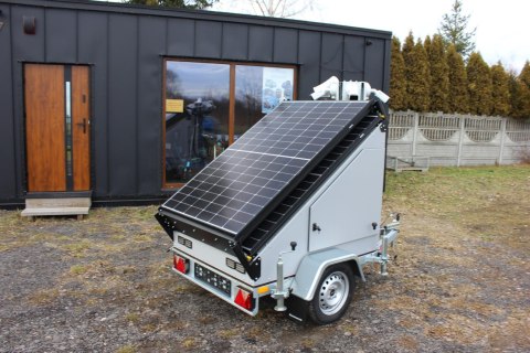 Przyczepa wieża do monitoringu PV3 z zabudową z systemem na fotowoltaikę