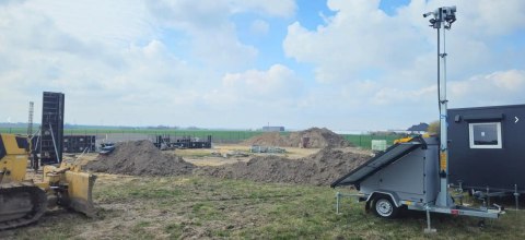 Przyczepa wieża do monitoringu PV3 z zabudową z systemem na fotowoltaikę